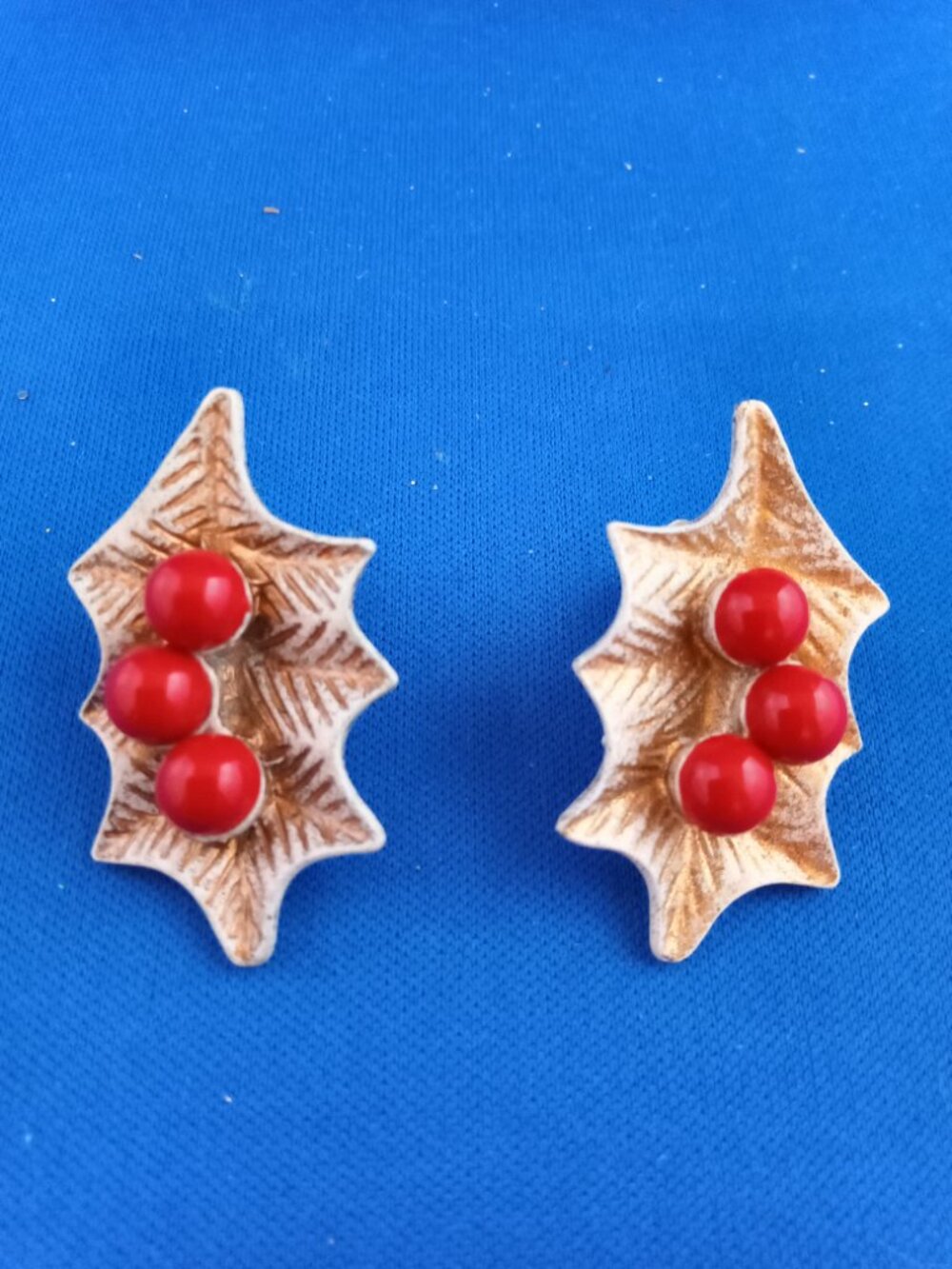 Vintage Dodds white holly leaf red berry clip on earrings